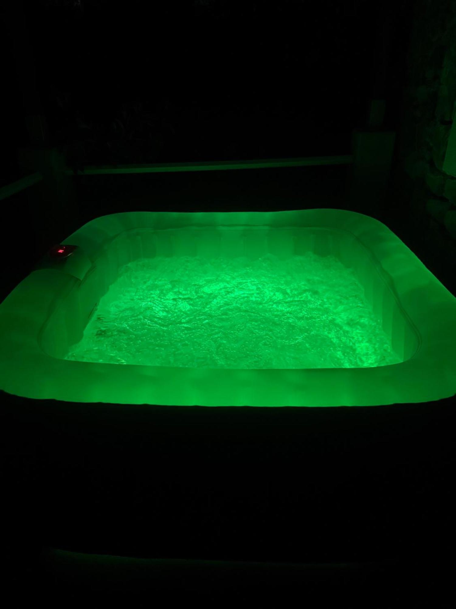 Votre Cocon En Pierre Et Son Spa En Option Gite Le Repos Des Chenes Regusse Bagian luar foto